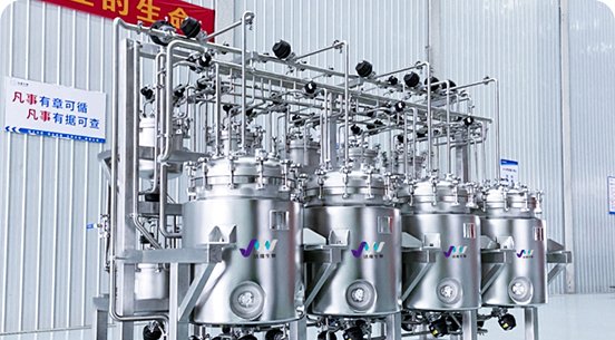为<span>全球极少数具备吨级年产能的多肽药物合成生物企业</span>提供多肽纯化配液系统：包括上样、馏分收集、低温浓缩、CIP站等